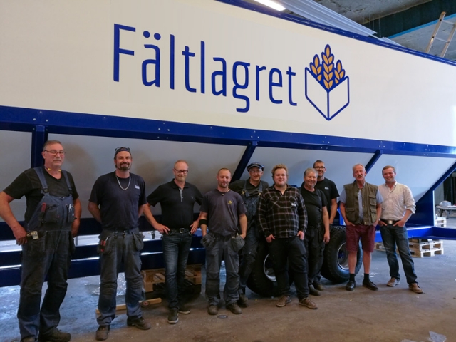 The crew at Nilssons Plåt, where Fältlagret is produced. Sven and Gabriel to the right.